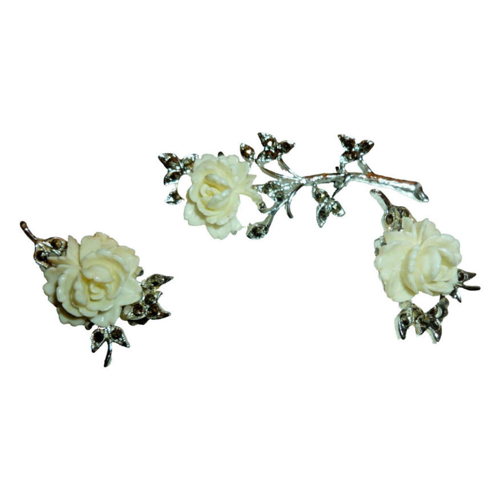 Vintage Brooch White Plastic Roses Clip On Earrings‎ Set Silver Tone 3D Floral
